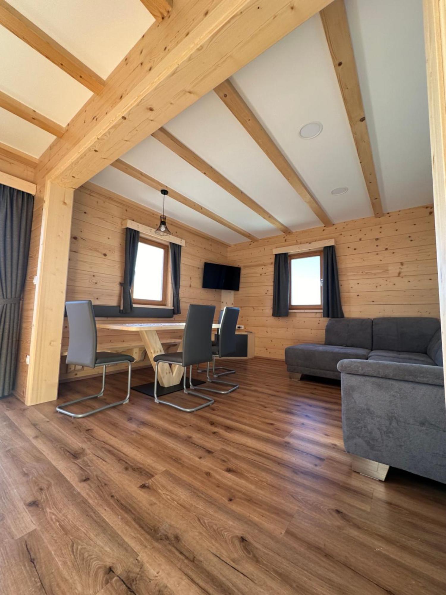 Guest House Pr Ambruzarju & Apartments Cerklje na Gorenjskem Rom bilde