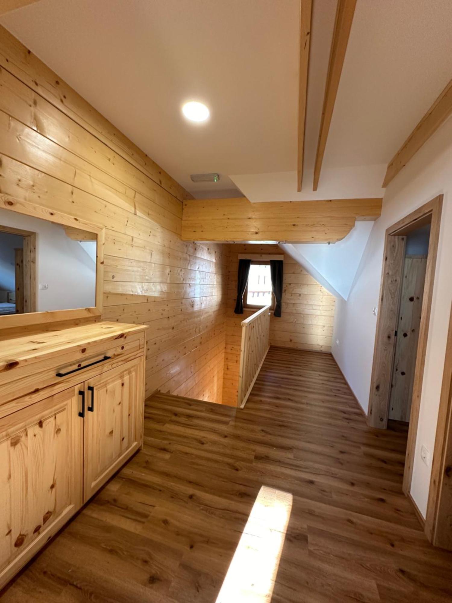 Guest House Pr Ambruzarju & Apartments Cerklje na Gorenjskem Rom bilde