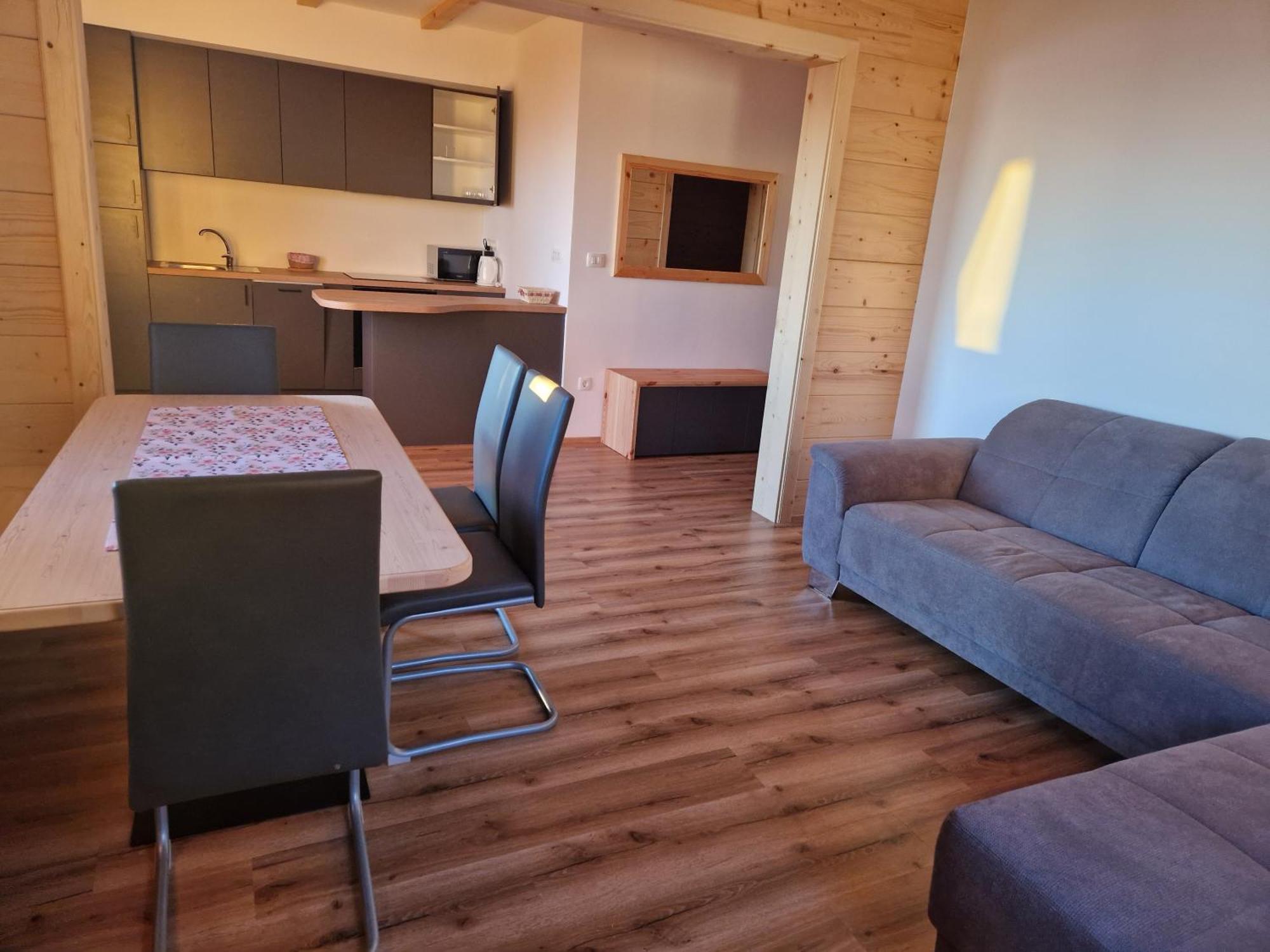 Guest House Pr Ambruzarju & Apartments Cerklje na Gorenjskem Rom bilde