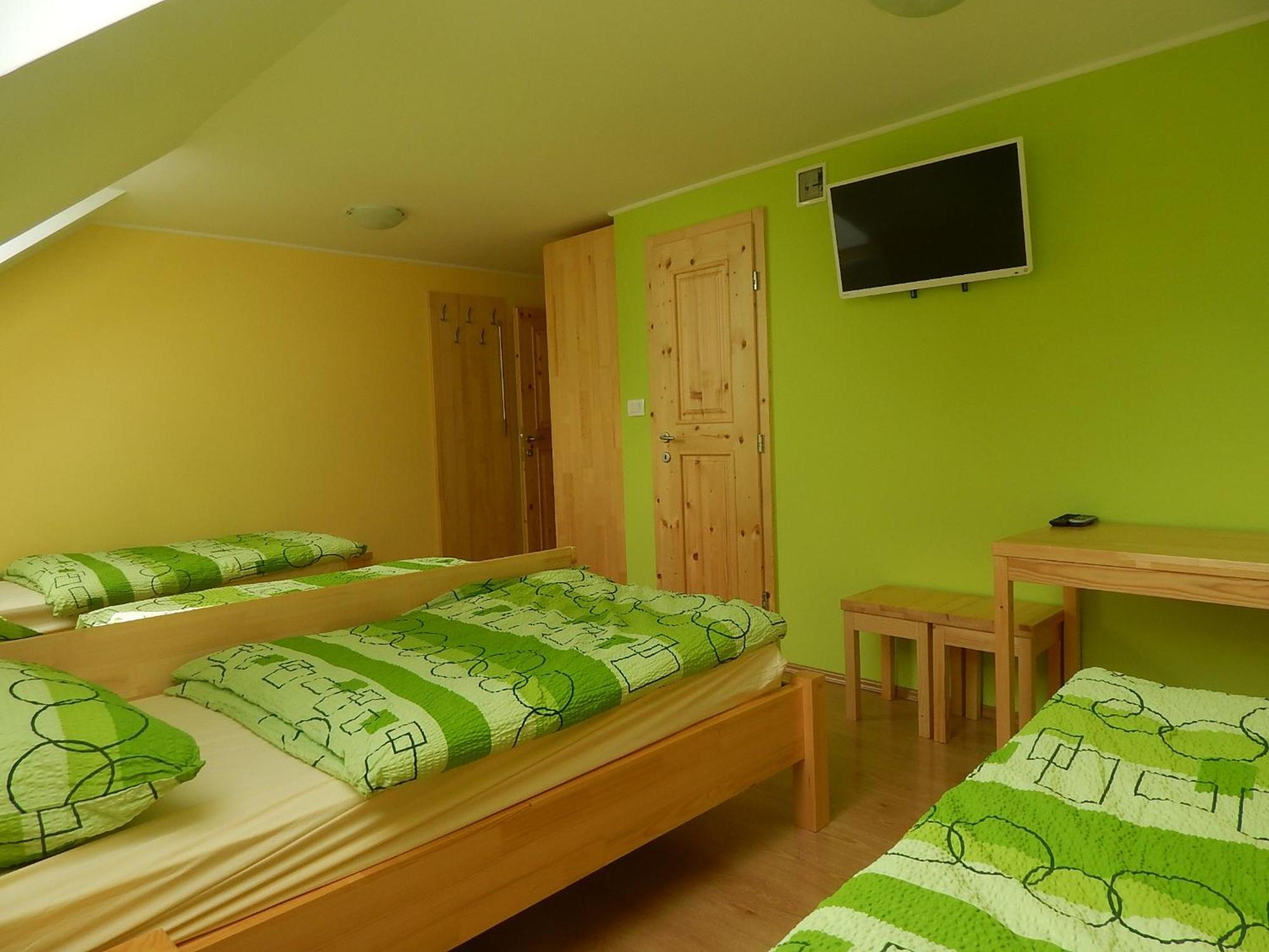 Guest House Pr Ambruzarju & Apartments Cerklje na Gorenjskem Rom bilde