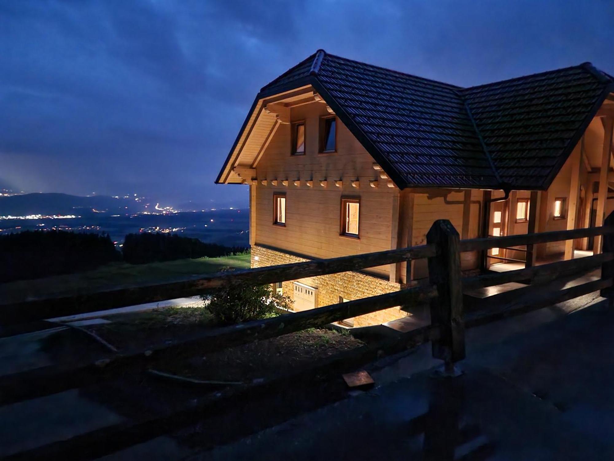 Guest House Pr Ambruzarju & Apartments Cerklje na Gorenjskem Rom bilde