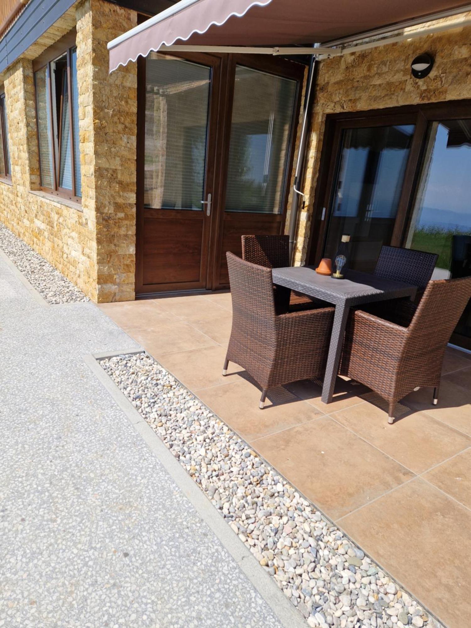 Guest House Pr Ambruzarju & Apartments Cerklje na Gorenjskem Rom bilde